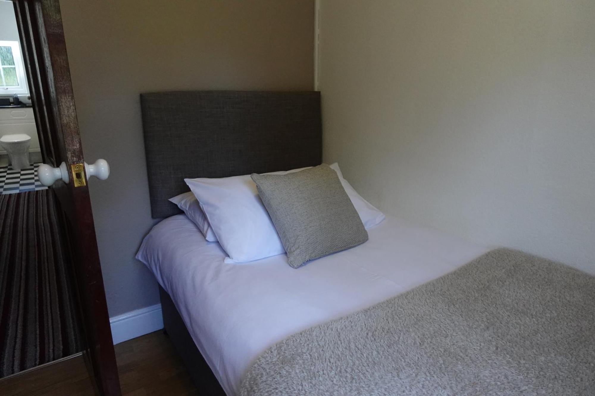 Huge 9 Bed Property Sleeps 17, Near Nec, City Centre, Hs2 Birmingham Exterior photo